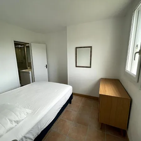 Avec Parking Prive - Proche Village Et - Appartement *