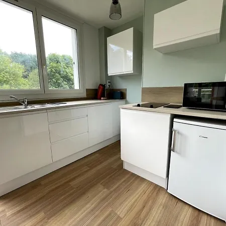 Appartement Avec Parking Prive - Proche Village Et - *