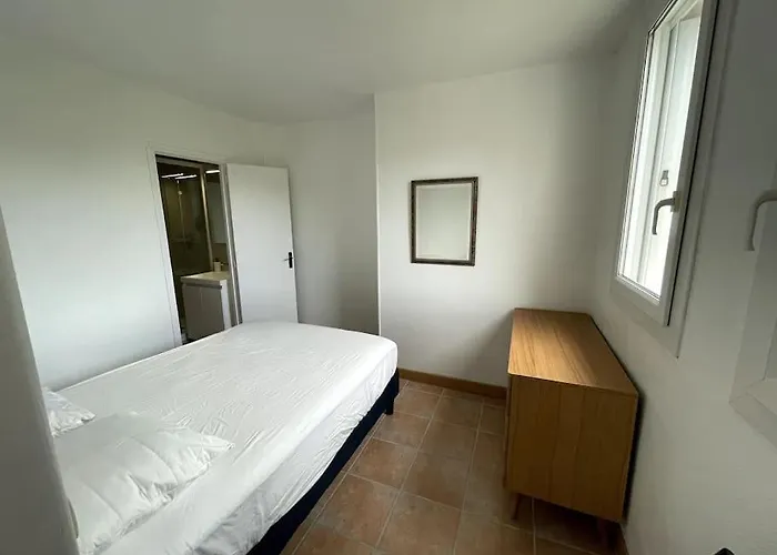 Avec Parking Prive - Proche Village Et - *